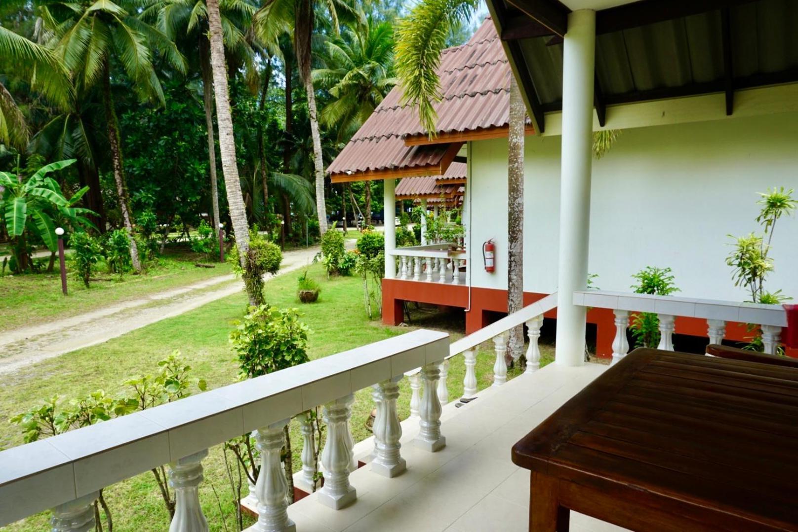 Smilebeach Resort Khaolak Кхаулак Экстерьер фото